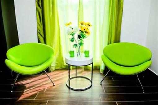 фото отеля Crossroads Hotel