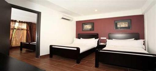 фото отеля Crossroads Hotel