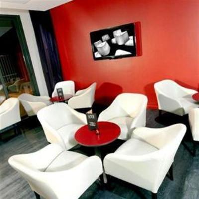фото отеля Kyriad Versailles St-Cyr