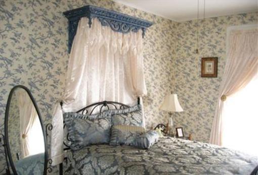 фото отеля Elmira's Painted Lady Bed and Breakfast