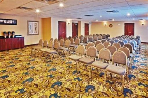 фото отеля Holiday Inn Express Hotel & Suites Ponca City