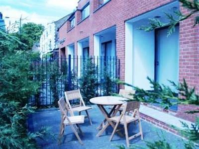 фото отеля Crompton Court Apartments London