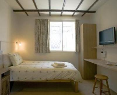 фото отеля Oakwood Bed and Breakfast Heathrow