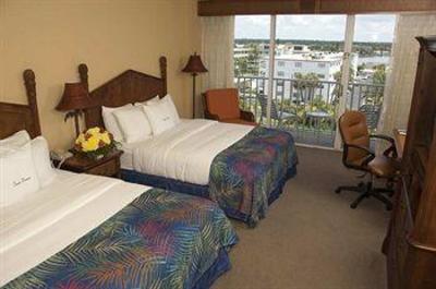 фото отеля Doubletree Beach Resort Tampa Bay / North Redington Beach