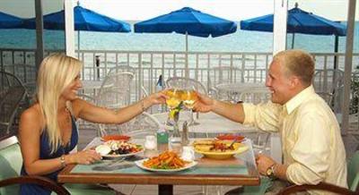 фото отеля Doubletree Beach Resort Tampa Bay / North Redington Beach