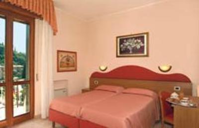 фото отеля Hotel Cristallo Malcesine