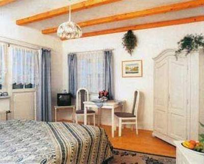 фото отеля Ferienhaus Rohrdachhus Middelhagen