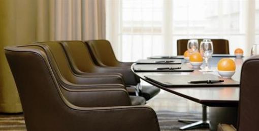 фото отеля Steigenberger Airport Hotel Berlin