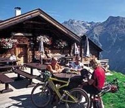 фото отеля Hotel Tirolerhof St. Johann in Tirol