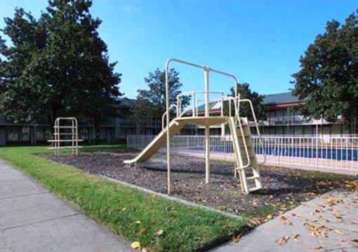 фото отеля Econo Lodge & Suites Greensboro (North Carolina)