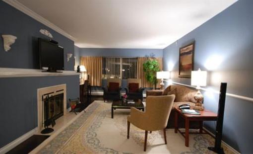 фото отеля Rosellen Suites At Stanley Park