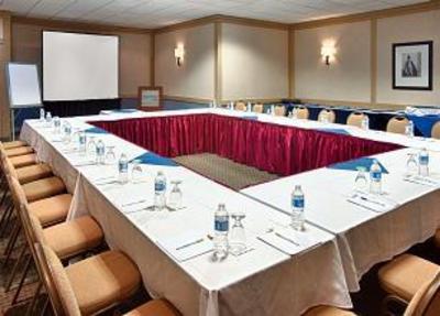 фото отеля Four Points by Sheraton Toronto Airport