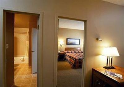 фото отеля Quality Inn & Suites P.E. Trudeau Airport-Montreal