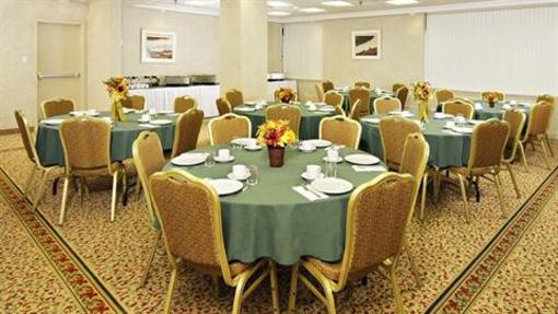 фото отеля Embassy Hotel and Suites