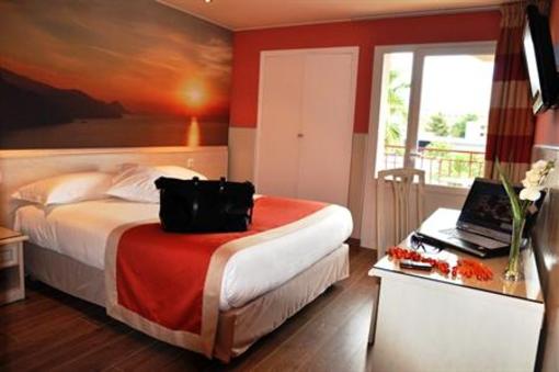 фото отеля Hotel Ostella Bastia