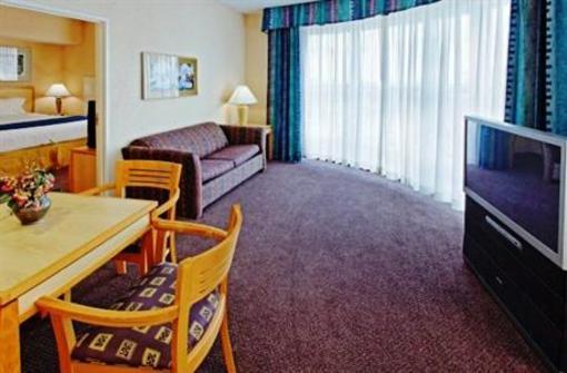 фото отеля Holiday Inn Express Hotel & Suites San Antonio Rivercenter Area