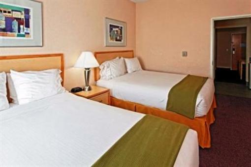 фото отеля Holiday Inn Express Hotel & Suites San Antonio Rivercenter Area