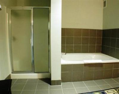фото отеля Holiday Inn Express Hotel & Suites San Antonio Rivercenter Area