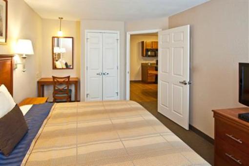 фото отеля Candlewood Suites East Merril Road