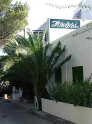 фото отеля Fowlers Hotel Santanyi