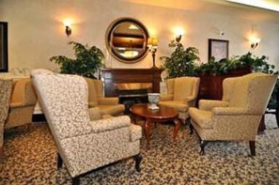 фото отеля BEST WESTERN PLUS Couchiching Inn