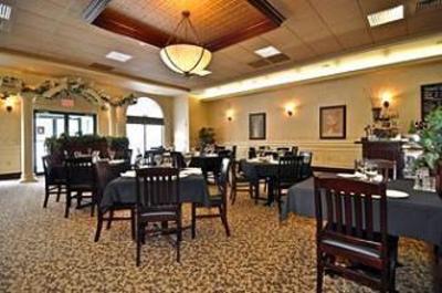 фото отеля BEST WESTERN PLUS Couchiching Inn