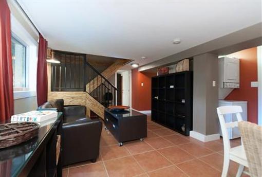 фото отеля Commercial Drive Accommodations