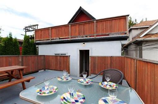 фото отеля Commercial Drive Accommodations