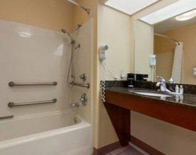 фото отеля Baymont Inn & Suites Hickory