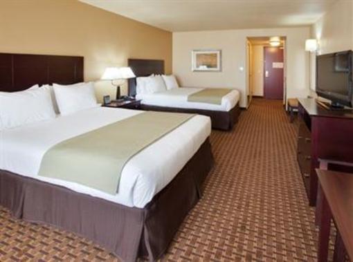 фото отеля Holiday Inn Express Dinuba West