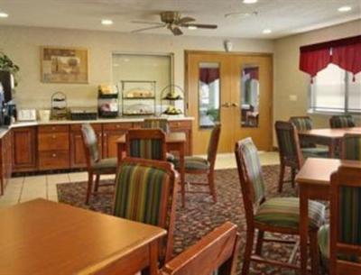 фото отеля Baymont Inn & Suites Howell