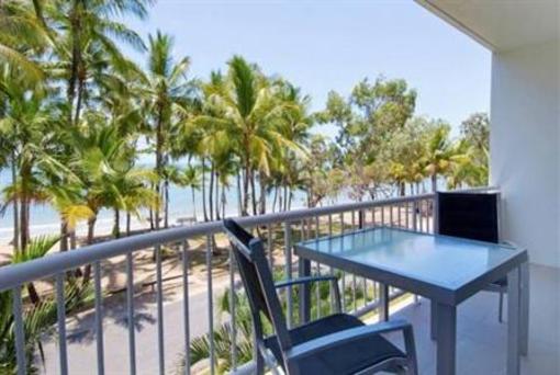 фото отеля Agincourt Beachfront Apartments