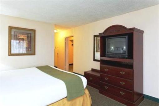 фото отеля Holiday Inn Express Hotel & Suites Hunstville-University Drive