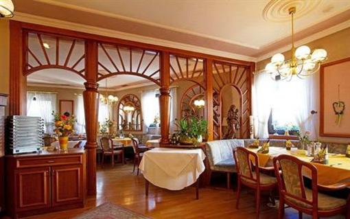 фото отеля Hotel Goldener Hirsch Dossenheim