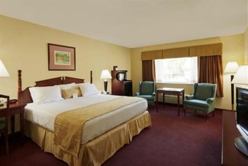 фото отеля BEST WESTERN West Greenwich Inn