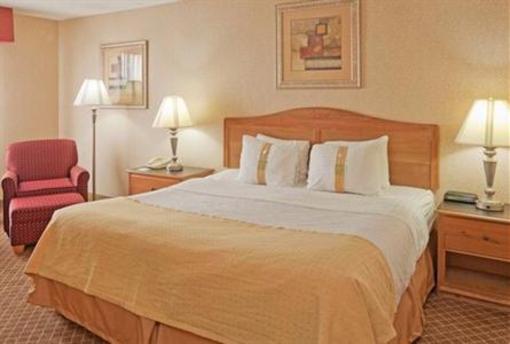 фото отеля Holiday Inn Perrysburg - French Quarter