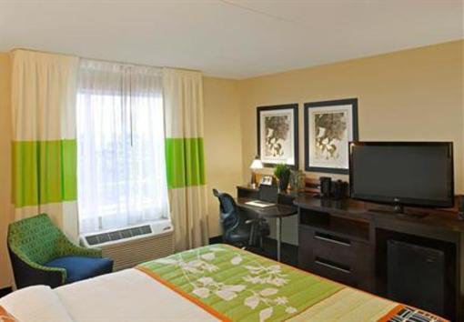 фото отеля Fairfield Inn & Suites Toronto Mississauga