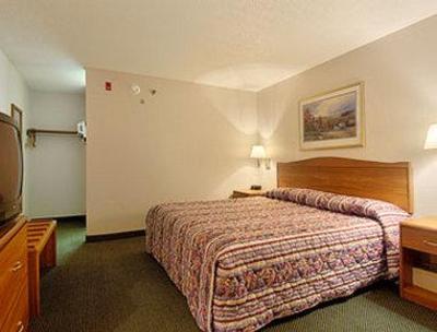 фото отеля Super 8 Motel International Airport South Orlando