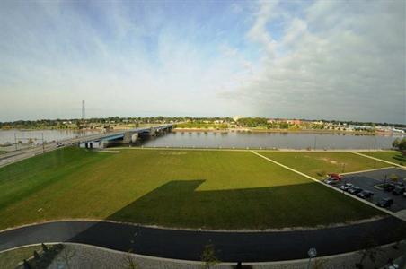 фото отеля Doubletree Bay City Riverfront