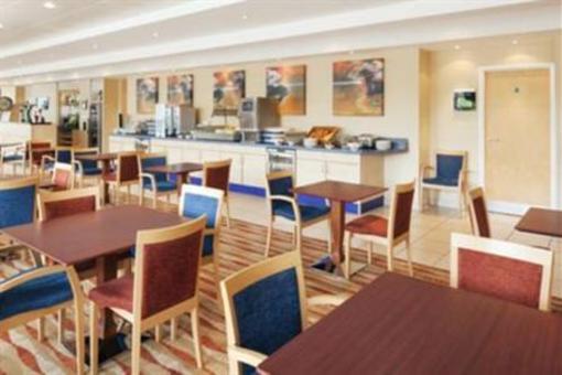 фото отеля Holiday Inn Express Chester-Racecourse