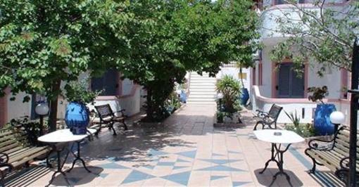 фото отеля Palmira Studios & Apartments Makrys Gialos