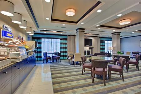 фото отеля Holiday Inn Express Hotel & Suites Nepean East Ottawa