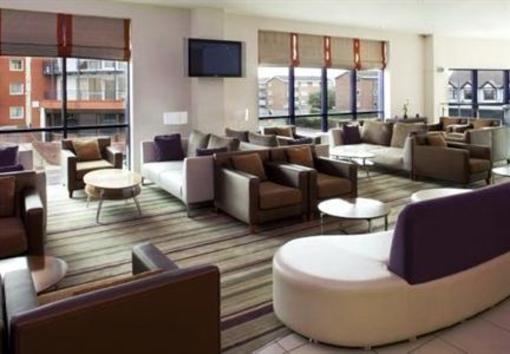 фото отеля Holiday Inn Express London-Newbury Park