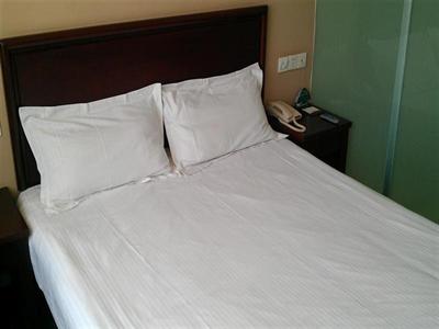 фото отеля GreenTree Inn Linyi Yinque Mountain