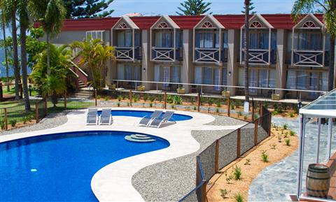 фото отеля Waters Edge Boutique Hotel