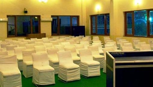 фото отеля Hotel Chandra Pushp Palace