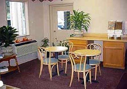 фото отеля Econo Lodge Newton Falls