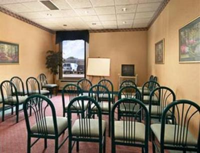 фото отеля Super 8 Motel Elyria
