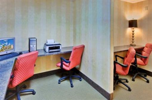 фото отеля Holiday Inn Express Delano Hwy 99