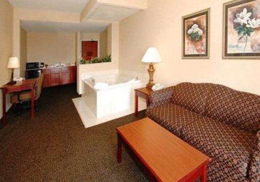 фото отеля Comfort Suites Lakeside